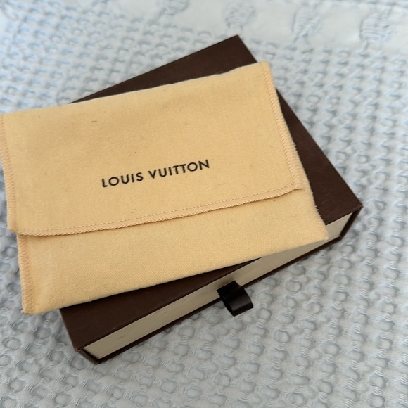 Authentic Louis Vuitton Vernis Zippy Coin Purse, red - Picture 2 of 13